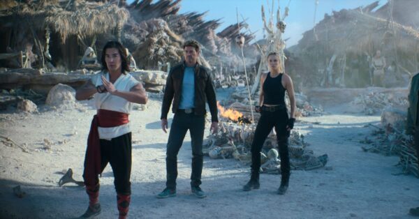 Johnny Cage, Liu Kang, Sonya Blade a Jax v akčním záběru z Mortal Kombat 2
