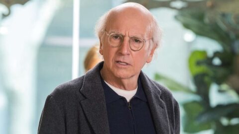 Larry David v charakteristickém výrazu při natáčení HBO seriálu