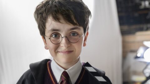 Dominic McLaughlin jako Harry Potter v seriálu HBO