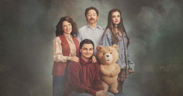 Ted, mluvící medvídek, a John Bennett v seriálu Ted