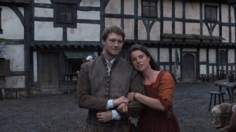 Jessie Buckley a Paul Mescal ve filmu Hamnet