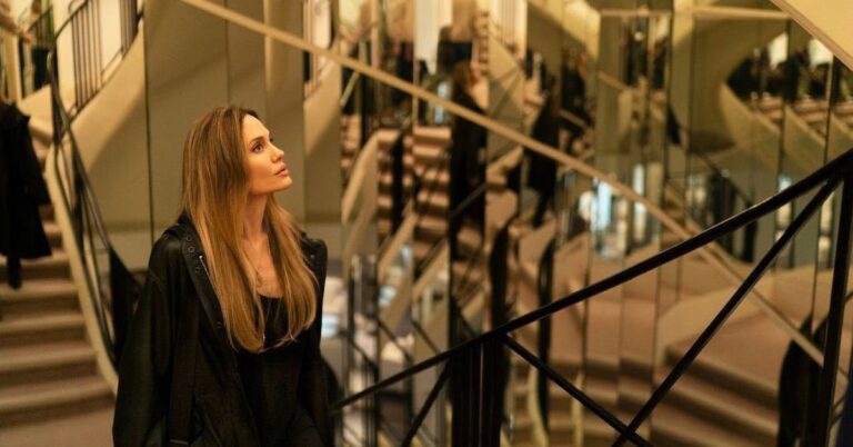 Angelina Jolie ve filmu Couture