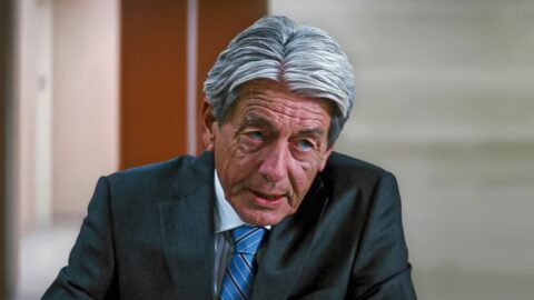 John Nolan v roli v seriálu Person of Interest