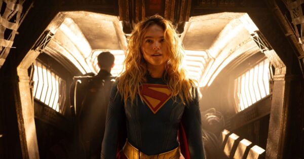 Milly Alcock jako Supergirl v akčním filmu z DC Universe