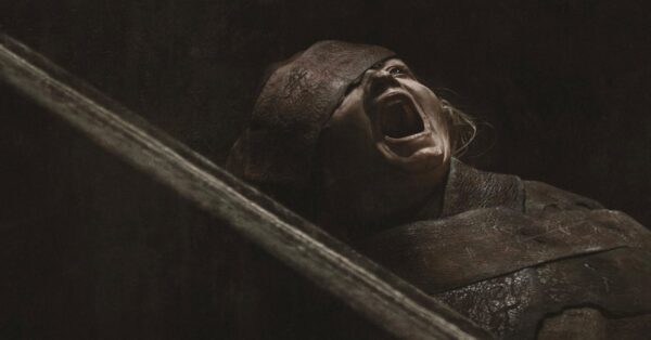 Mumie křičící v temnotě z filmu The Mummy režiséra Lee Cronina