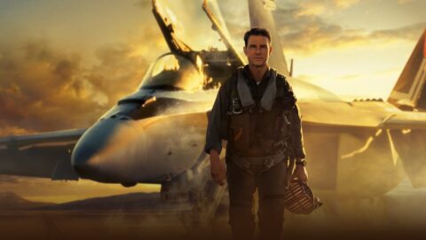 Tom Cruise jako kapitán Pete 'Maverick' Mitchell v Top Gun: Maverick