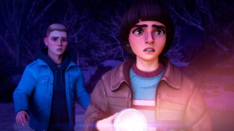 Animovaná Eleven drží svítilnu v nočním lese v seriálu Stranger Things: Tales From '85