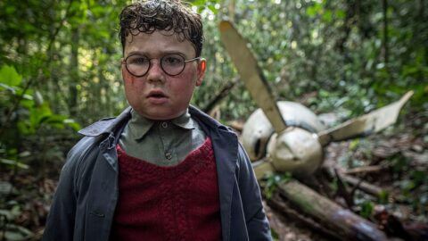 Chlapci ze seriálu Lord of the Flies na tropickém ostrově