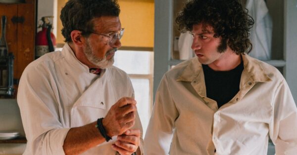Dominic Sessa jako mladý Anthony Bourdain ve filmu Tony