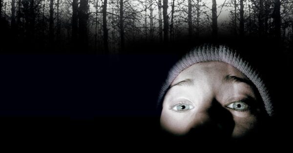 Heather Donahue v ikonické scéně z The Blair Witch Project