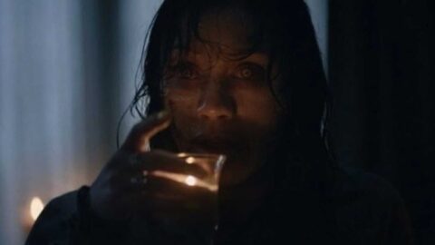 Scéna z hororu Evil Dead Burn s postavou démona