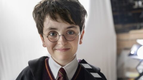 Dominic McLaughlin jako Harry Potter v seriálu HBO