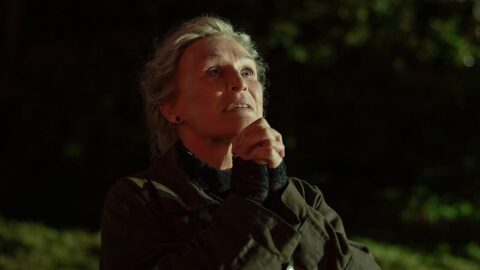 Glenn Close jako Martha Delacroix ve filmu Wake Up Dead Man: A Knives Out Mystery