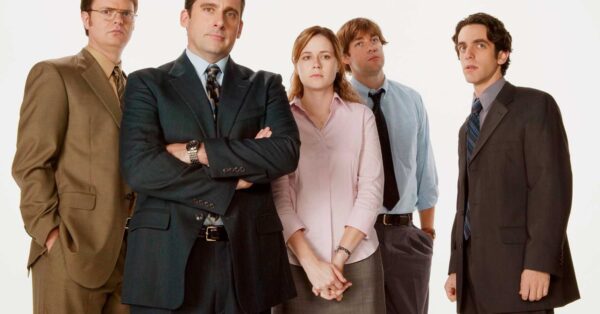Hlavní postavy ze seriálu The Office: Dwight Schrute, Michael Scott, Pam Beesly, Jim Halpert a Ryan Howard