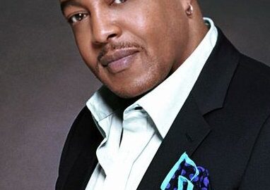 Peabo Bryson, americký R&B zpěvák známý díky písním z Disney filmů Kráska a zvíře a Aladin