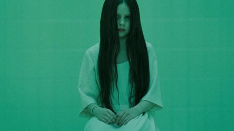 Záběr z hororu The Ring, ve kterém Daveigh Chase ztvárnila Samaru Morgan