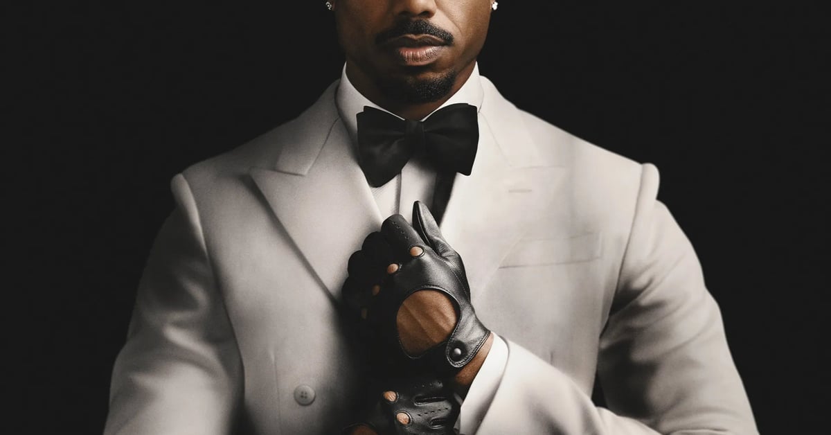 Michael B. Jordan jako Thomas Crown v bílém smokingu s koženou rukavicí - oficiální plakát k filmu The Thomas Crown Affair