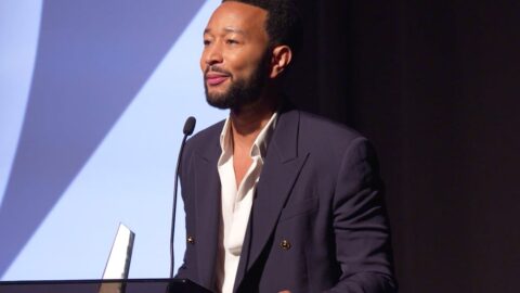 Zpěvák John Legend, který ve filmu The Road Home ztvární Harryho Belafonta