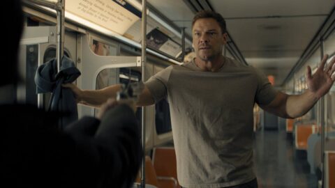 Alan Ritchson jako Jack Reacher ve čtvrté řadě seriálu Reacher