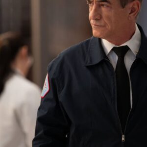 Dermot Mulroney jako Chief Dom Pascal v uniformě hasičského velitele v seriálu Chicago Fire