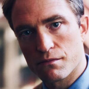 Robert Pattinson jako Chris Hansen ve filmu Primetime studia A24