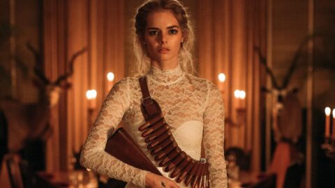 Samara Weaving jako nevěsta ve filmu Ready or Not - herečka nově obsazená do role Emmy Frost v rebootu X-Men