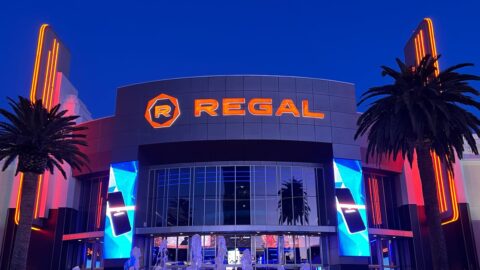 Vstup do multikina Regal Cinemas, jednoho z hlavních amerických kinořetězců