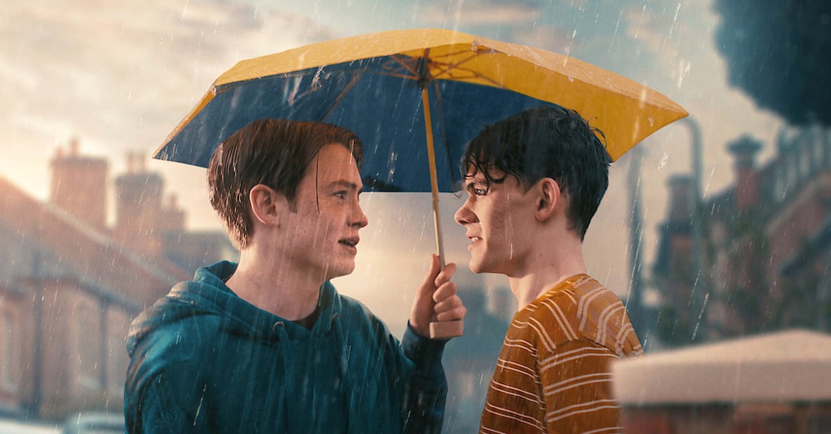 Záběr ze seriálu Heartstopper, v němž hraje Kit Connor