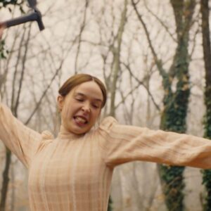 Ella Beatty jako Lizzie Bordenová v seriálu Monstrum: Příběh Lizzie Borden na Netflixu