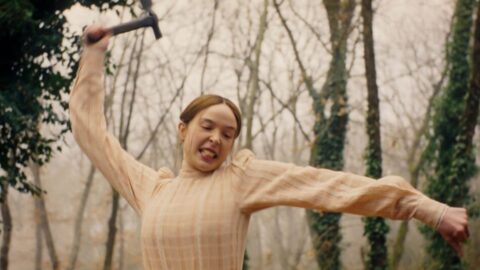 Ella Beatty jako Lizzie Bordenová v seriálu Monstrum: Příběh Lizzie Borden na Netflixu