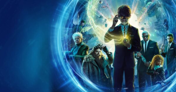 Artemis Fowl a jeho spojenci z filmu Artemis Fowl (2020), jehož knižní předloha nyní dostává animovaný seriál od Disney