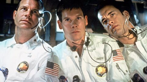 Bill Paxton, Kevin Bacon a Tom Hanks jako posádka Apolla 13 (Haise, Swigert, Lovell) ve filmu z roku 1995