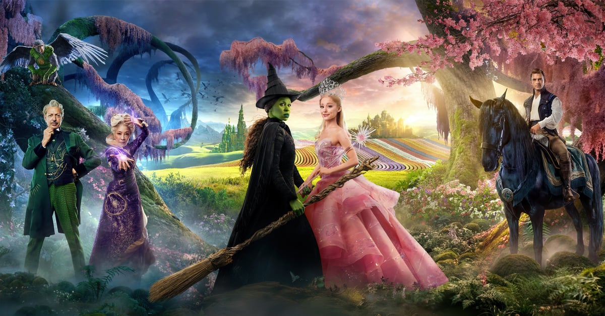 Cynthia Erivo jako Elphaba a Ariana Grande jako Glinda ve filmu Wicked, vedle nich další postavy z Země Oz