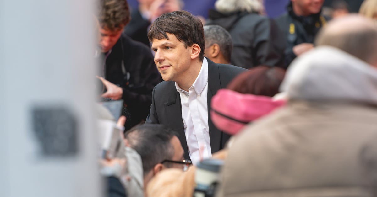 Jesse Eisenberg na premiéře filmu A Real Pain na Londýnském filmovém festivalu BFI
