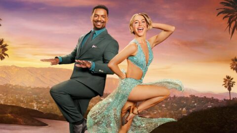 Moderátoři Dancing With the Stars Alfonso Ribeiro a Julianne Hough v tanečních pózách na oficiálním promo snímku show