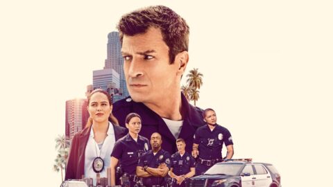 Nathan Fillion jako John Nolan s kolegy z LAPD v klíčovém vizuálu seriálu The Rookie