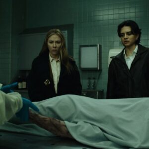 Scarlett Johansson a Sasha Calle jako detektivky NYPD ve scéně z filmu The Exorcist: Martyrs
