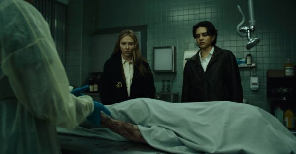 Scarlett Johansson a Sasha Calle jako detektivky NYPD ve scéně z filmu The Exorcist: Martyrs