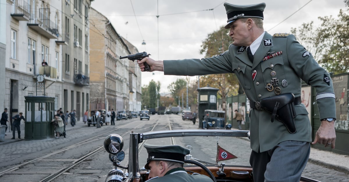 Scéna atentátu na Reinharda Heydricha z filmu Smrtihlav, natáčená v ulicích Budapešti