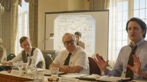 Scéna z filmu A Statement – jednání konference o emisích CO2, v popředí Paul Giamatti jako David Slade